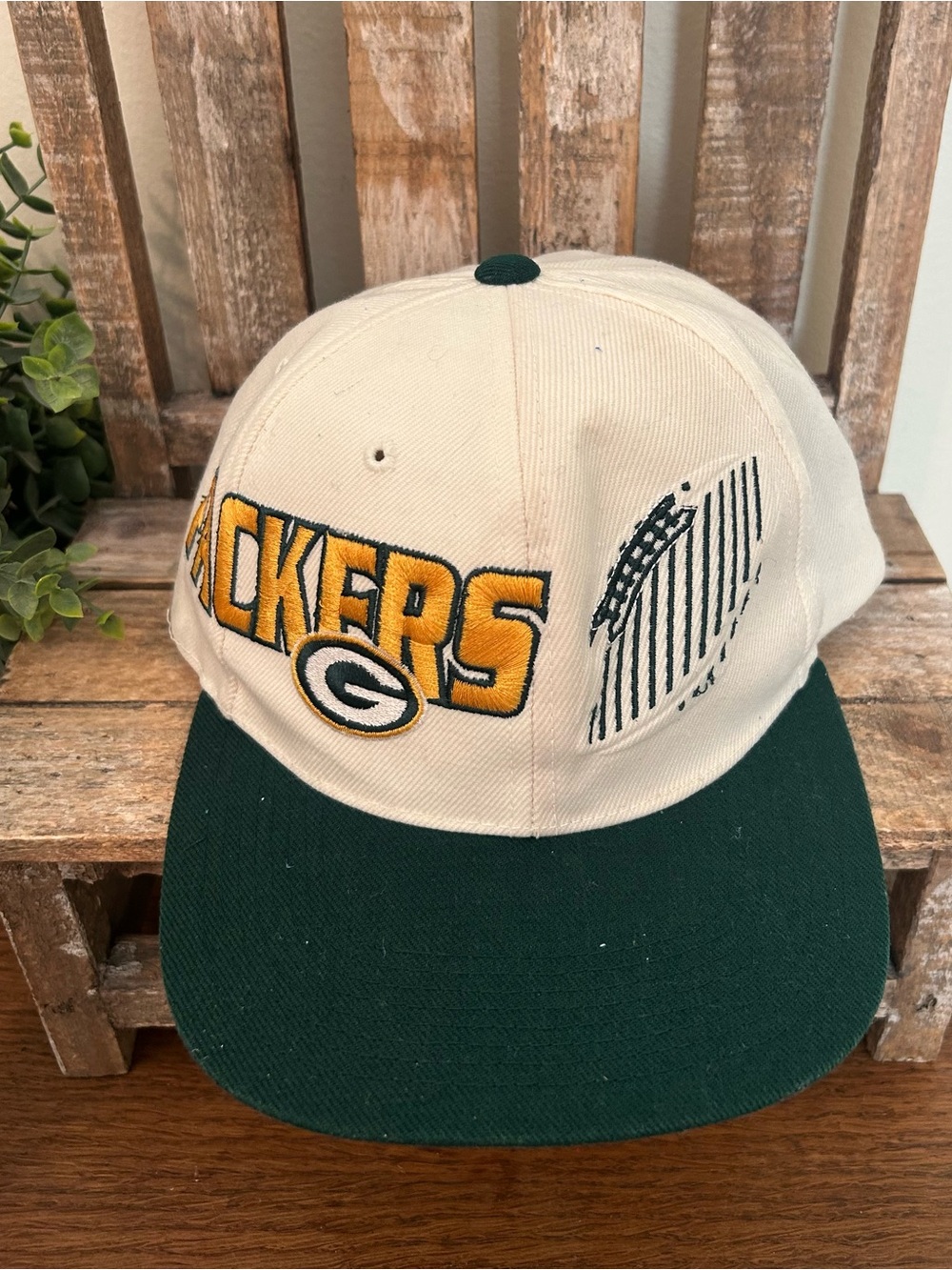 VTG Sports Specialties Green Bay Packers Logo Football Acrylic/Wool Snapback Hat